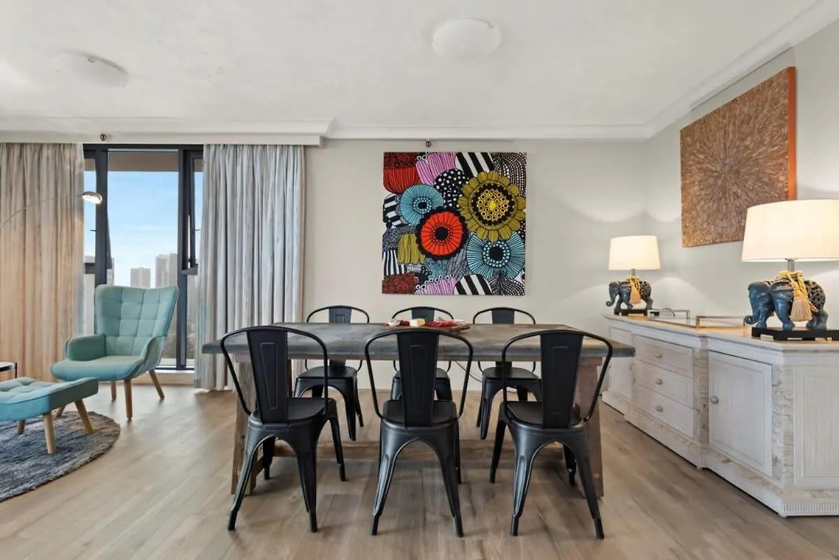 2 Bdrm Apt In 'Aquarius' Surfers Broadbeach Gold Coast